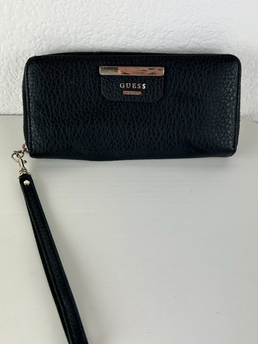 Guess larg Black Leather Bobbi Zip-Around wallet Wristlet